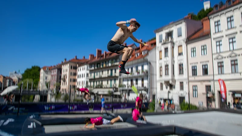 Fotografija: V petek zvečer in v soboto so občani in turisti v Ljubljani doživeli športno spektakelsko gledališče.