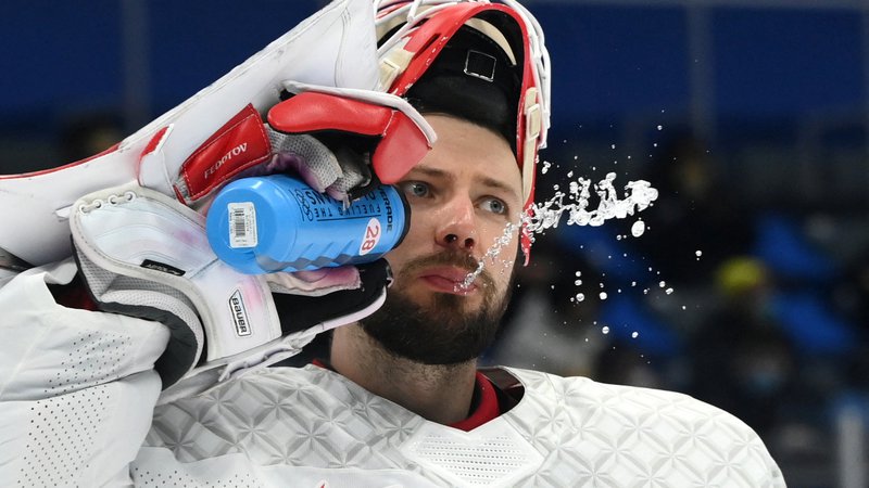 Fotografija: Hokejska kariera vratarja ruske reprezentance Ivana Fedotova se bo namesto v HNL prislilno nadaljevala v Severomorsku na Arktiki. FOTO: Annegret Hilse/Reuters
