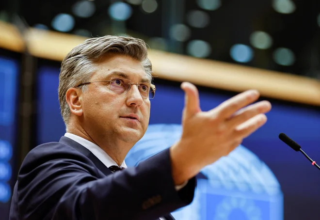 Hrvaški premier in predsednik HDZ Andrej Plenković je nemalokrat tarča očitkov o nepotizmu in klientelizmu v vrstah HDZ. FOTO: Johanna Geron/Reuters

