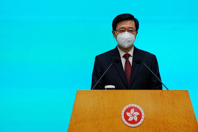 Po petkovi prisegi je včeraj gostil svojo prvo tedensko tiskovno konferenco. FOTO: Lam Yik/Reuters