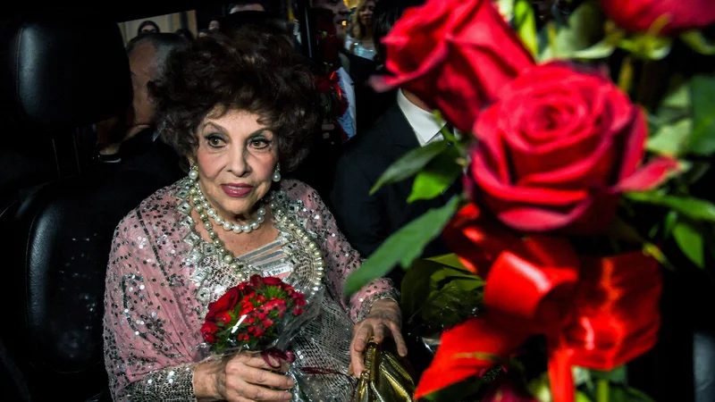 Gina Lollobrigida se je v javnosti nazadnje pojavila novembra lani v nedeljski televizijski oddaji Domenica In. To pa je njena fotografija iz leta 2017, ko je praznovala svoj 90. rojstni dan. FOTO: Andreas Solaro/ AFP