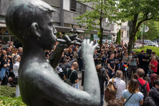Ker je stanje &raquo;zelo alarmantno&laquo;, želi vlada spremembe zakona o RTV Slovenija potrditi po nujnem postopku. V SDS temu nasprotujejo. FOTO: Voranc Vogel/Delo
