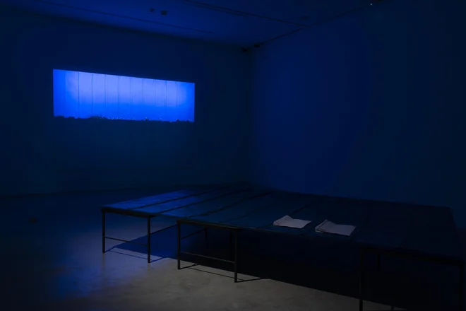 Poudarjen občutek časovnosti je tisto, kar ob razstavi najbolj &shy;doživljamo. FOTO: Dejan Habicht/Moderna galerija
