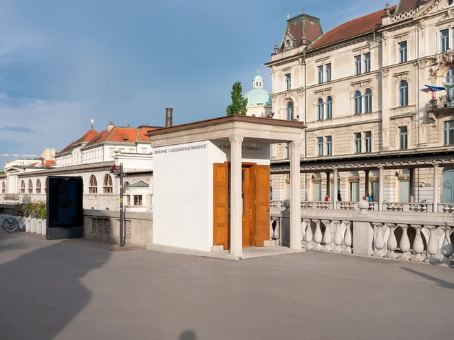 Prenovljena Plečnikova trafika na Prešernovem trgu bo v času BIO27 razstavni prostor ter prizorišče dogodkov, povezanih s Plečnikovo dediščino. FOTO: Lin Gerkman
