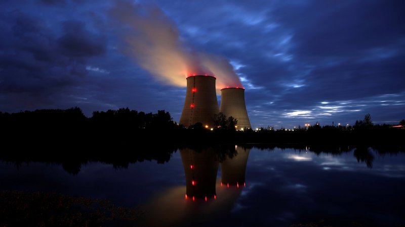 Fotografija: Med najodločnejšimi zagovornicami rabe jedrske energije je Francija. Na fotografiji nuklearka v kraju Belleville-sur-Loire. FOTO: Benoit Tessier/Reuters
