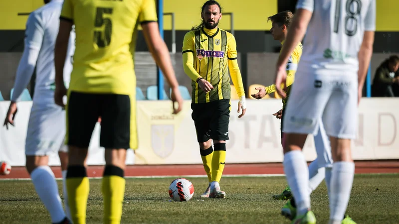 Fotografija: Karizmatični Tomislav Mrkonjić je odigral nekaj izvrstnih tekem za Radomlje in mlinarjem v drugi polovici sezone pomagal v velikem slogu obstati v prvoligaški konkurenci. FOTO: Tomaž Strgar/NK Radomlje