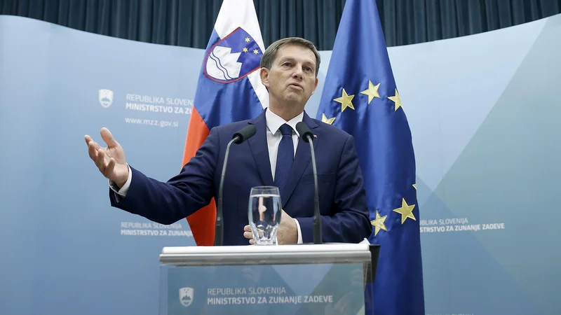 Fotografija: V predsedniško tekmo se Miro Cerar ne bo podal, čeprav je o tem premišljeval. FOTO: Blaž Samec/Delo
