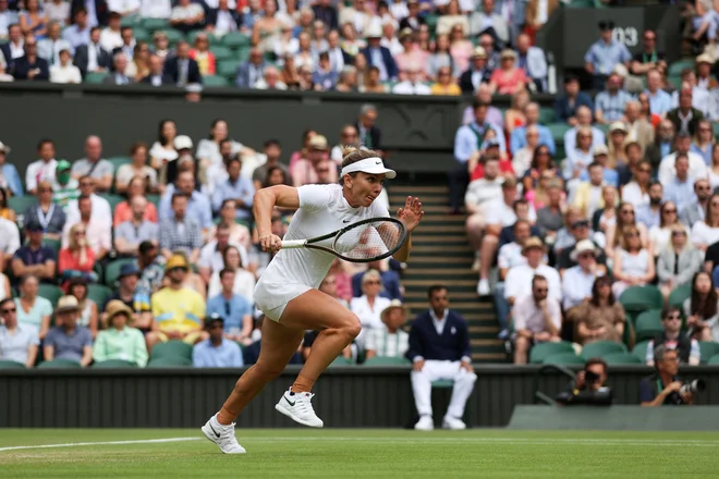 Simoni Halep (na fotografiji med dvobojem z Amando Anisimovo) se je mudilo v polfinale. FOTO: Adrian Dennis/AFP

