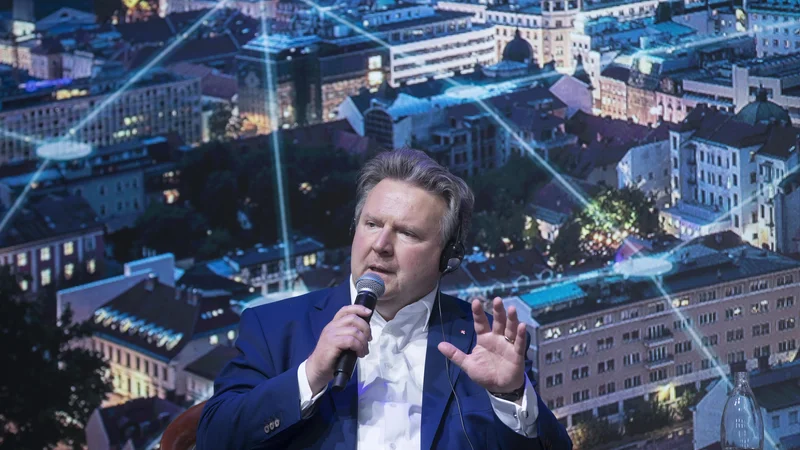Fotografija: Dunajski župan Michael Ludwig pravi, da so odstotek zelenih površin na Dunaju v zadnjih letih celo povečali. FOTO: Jure Eržen