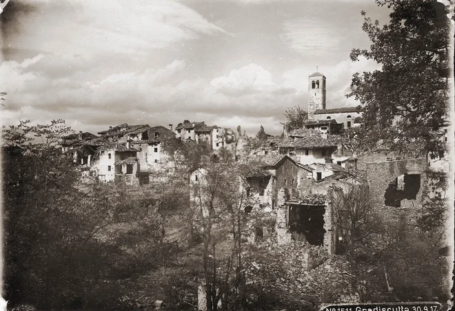 Gradišče nad Prvačino, 30. septembra 1917. Hrani: Muzej novejše zgodovine Slovenije
