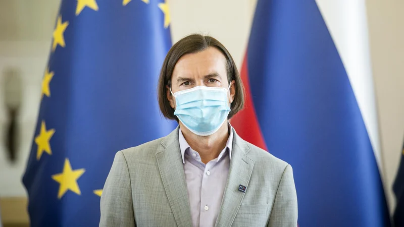 Fotografija: O oddaji Studio City, ki je po tem, ko niso podaljšali pogodbe Marcelu Štefančiču, jr., ni več na sporedu, pa je Urbanija dejal, da »nihče izmed nas, tudi jaz, na katerikoli funkciji ni za večno in ne more pričakovati, da je nenadomestljiv«. FOTO: Jože Suhadolnik/Delo