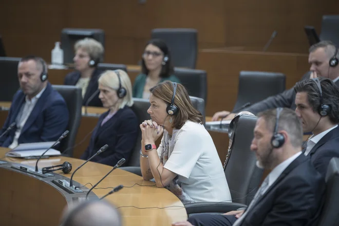 Slovenska zunanja ministrica (na fotografiji med nagovorom Zelenskega) bo&nbsp; Kijev odpotovala še ta mesec. FOTO: Jure Eržen/Delo

