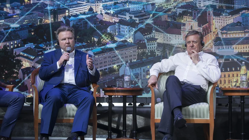 Fotografija: Ljubljanski župan Zoran Janković je na predstavitev načrtov za ljubljansko sežigalnico povabil dunajskega župana Michaela Ludwiga (levo na fotografiji). FOTO JURE ERŽEN/DELO