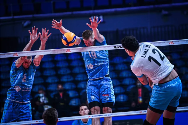 Junijski dvoboj Slovenije in Argentine na Filipinih. FOTO: Volleyballworld
