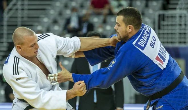 Vito Dragič (desno) je izgubil po minuti in 26 sekundah borbe. FOTO: Gabriela Sabau/IJF
