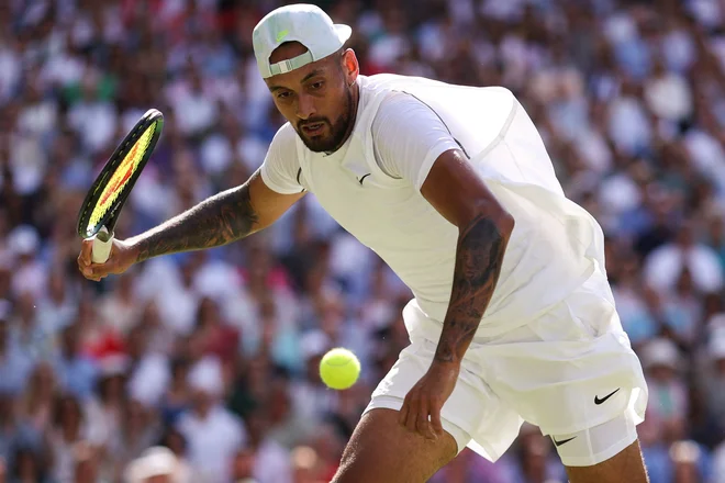 Nick Kyrgios je dobil prvi niz, potem pa popustil. FOTO: Adrian Dennis/AFP
