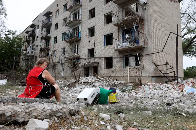 Uničena stavba v Časiv Jaru. FOTO: Anatolii Stepanov/AFP
