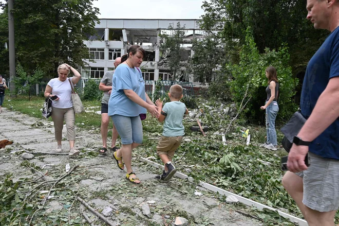 Razdejanje po ruskem napadu na središče Harkova Foto Sergey Bobok/AFP