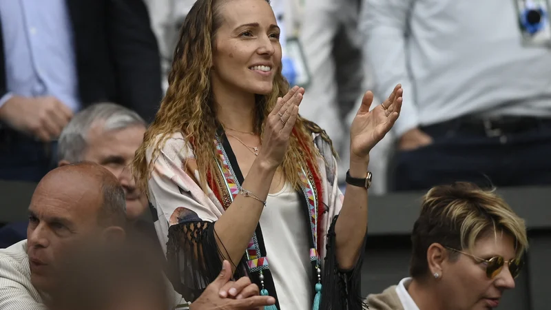 Fotografija: Jelena Đoković je moža spodbujala na letošnjem Wimbledonu. FOTO: Toby Melville/Reuters