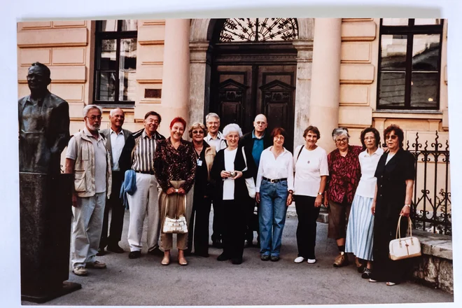 Kaj se je zgodilo z generacijo maturantov klasične gimnazije leta 1957? Vseh 34 dijakov je nadaljevalo študij na fakulteti in vsi so diplomirali. Fotografija je z enega od preteklih srečanj. FOTO: Osebni arhiv
