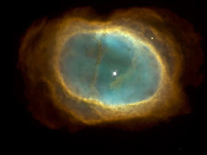 Meglica Južni obroč v objektivu teleskopa Hubble. FOTO: Nasa/Esa/AFP  

