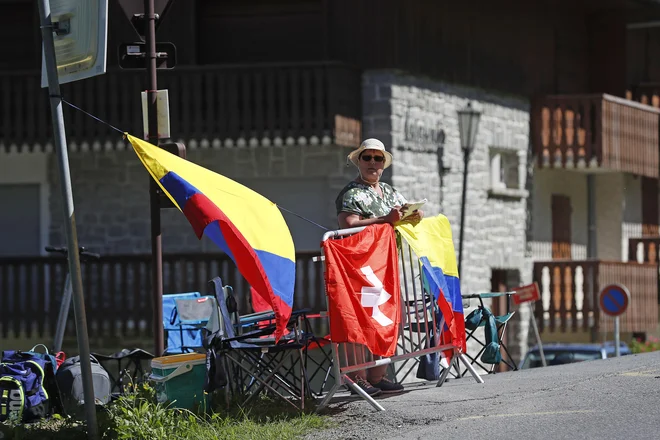 Navijači pred 10 etapo na Tour de France. Megeve, Francija, 12. julij 2022. FOTO: Leon Vidic/Delo
