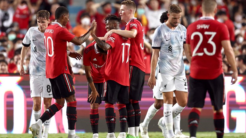 Fotografija: Navijači Manchester Uniteda so po letih neuspehov na tekmah z velikimi rivali vendarle prišli na svoj račun. FOTO: Chalinee Thirasupa/Reuters
