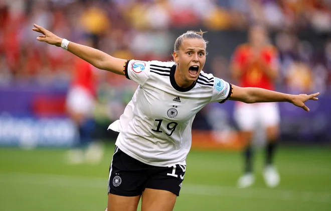 Klara Bühl proslavlja po vodilnem zadetku proti Španiji v Brentfordu. FOTO: John Sibley/Reuters

