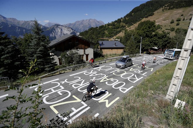 Navijači na Alpe d Huez. 11 etapa Tour de France. Alpe d Huez, Francija, FOTO: Leon Vidic/Delo
