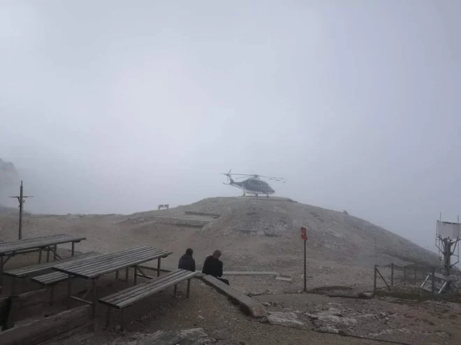 Reševanje je potekalo v izjemno zahtevnih vremenskih razmerah. FOTO: PU Kranj
