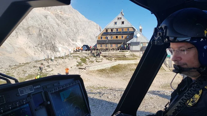 Danes so v dolino prepeljali še 16 udeležencev nesreče. FOTO: PU Kranj
