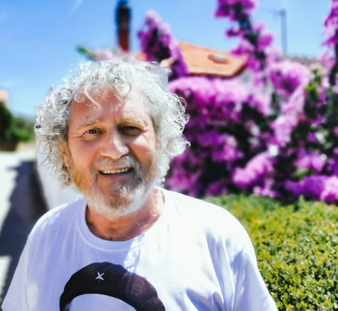 &raquo;Knjiga je zadetek v polno, prodaja se bolje kot vse moje prejšnje knjige,&laquo; pravi Marjan Ogorevc o svojem najnovejšem delu Popolna združitev &ndash; zlitje v tantričnem odnosu. FOTO: osebni arhiv
