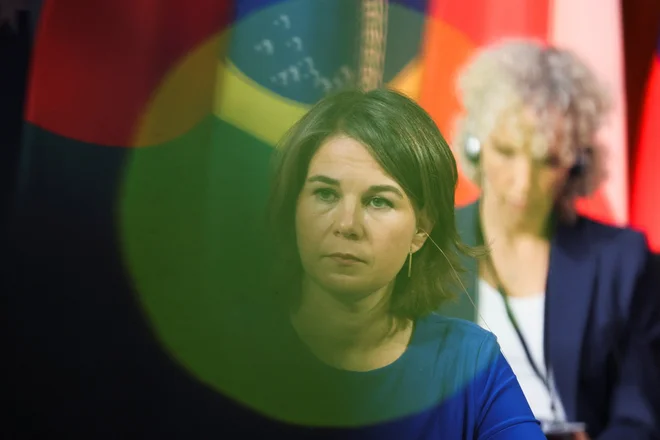 Nemška zunanja ministrica Annalena Baerbock je na petersberški podnebni konferenci v Berlinu opozorila, da se nam čas za dosego ciljev hitro izteka. FOTO: Christian Mang/REUTERS
