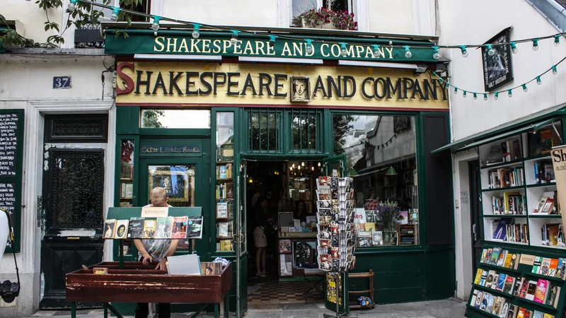 George Whitman si je prodajalno Shakespeare & Company zamislil kot »socialistično utopijo, zakrinkano v knjigarno«. FOTO: Fotodokumentacija Dela