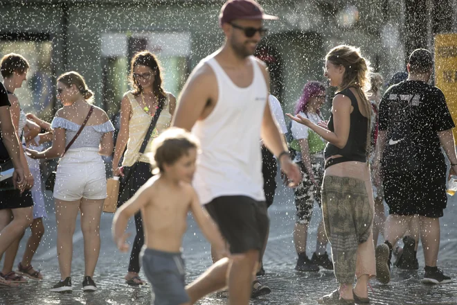 Dobro dene tudi območje z lastnim vremenom v središču Ljubljane. FOTO: Jure Eržen/Delo
