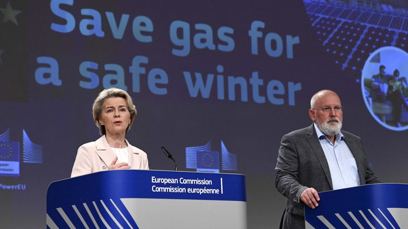 Fotografija: Predsednica evropske komisije Ursula von der Leyen in podpredsednik Frans Timmermans verjameta, da bo EU prestala preizkus, pred katerim se je znašla zaradi vojne v Ukrajini. FOTO: John Thys/Afp
