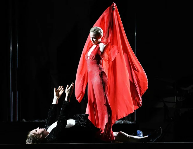 Salzburški festival se je v ponedeljek zvečer začel tako kot vsako leto, s predstavo Slehernik Huga von Hofmannsthala. FOTO: Barbara Gindl/AFP
