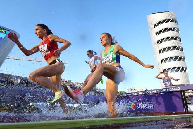 Maruša Mišmaš Zrimšek med tekom. FOTO: Foto Kai Pfaffenbach/Reuters
