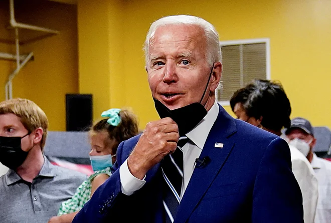 Predsednik ZDA Joe Biden se je okužil. FOTO: Kevin Lamarque/Reuters