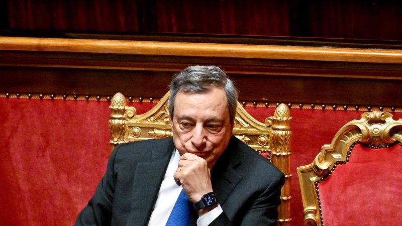 Fotografija: Tudi to, da Mario Draghi ne bo več italijanski premier, lahko vznemiri vlagatelje, ki si na evropskem jugu ne želijo še več negotovosti.

FOTO: Andreas Solaro/AFP

