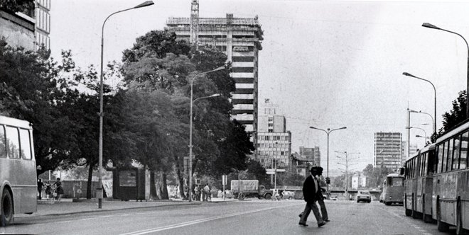 Projektna naloga za redakcijsko stolpnico je bila izdelana leta 1976, a gradbena dela so se začela tri leta pozneje. FOTO: dokumentacija Dela
