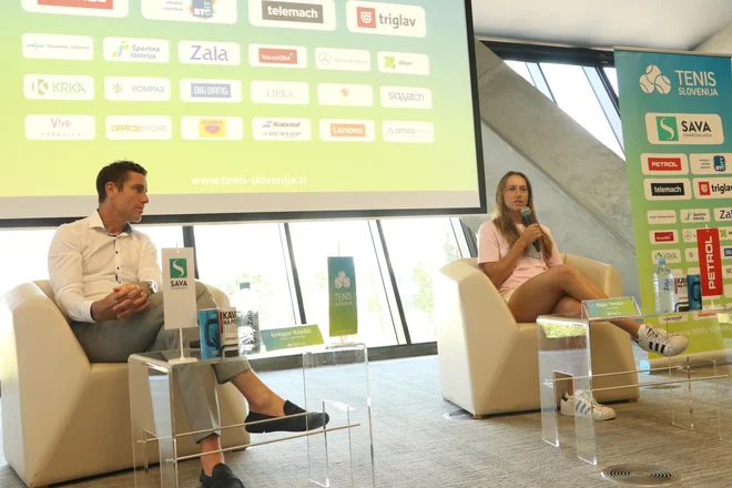 Gregor Krušič, direktor slovenske teniške zveze, in naša vodilna igralka Kaja Juvan se veselita turnirja v Portorožu. FOTO:&nbsp;Tenis Slovenija
