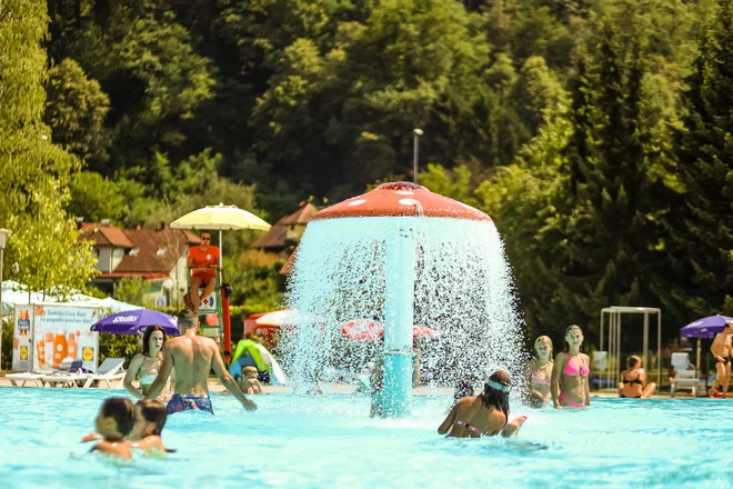 Za Bežigradom v&nbsp;Ljubljani so ob 15:30 izmerili 37,9 stopinj&nbsp;Celzija, kar je za tri desetinske stopinje več od doslejšnje najvišje julijske temperature v prestolnici. FOTO: Črt Piksi
