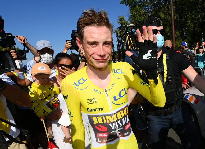 Jonas Vingegaard je zasluženi zmagovalec Toura 2022. FOTO: Tim De Waele/Reuters
