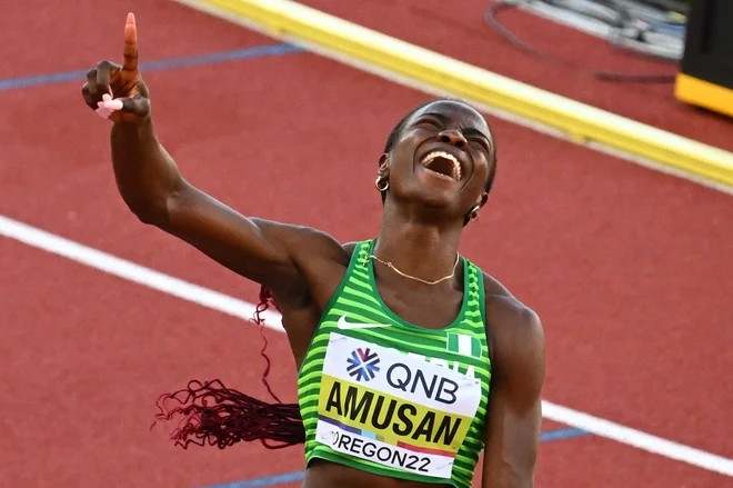 Nigerijka Tobi Amusan je še korak bliže času pod dvanajstim sekundam na 100 m z ovirami. FOTO: Jim Watson/AFP
