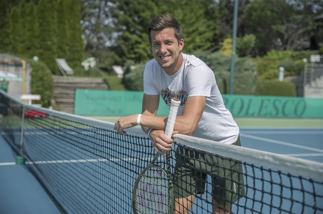 Pred Aljažem Bedenetom je veliki večer pod žarometi največjega teniškega turnirja v naši soseščini. FOTO: Leon Vidic/Delo
