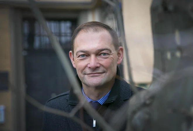 Če se bo&nbsp;Jurij Groznik pritožil na sklep vlade o neizbiri, njegova pritožba ne zadrži novega razpisa, je izpostavila pravosodna ministrica Dominika Švarc Pipan. FOTO: Jože Suhadolnik/Delo
