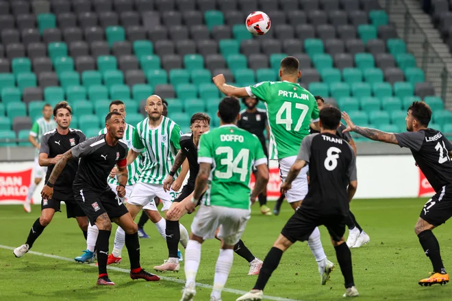 Olimpija za napredovanje potrebuje podvig, toda še zdaleč se ne zdi tako neverjeten. Tudi proti Differdangeju v 1. kolu kvalifikacij je izpeljala zasuk.

Foto Črt Piksi
