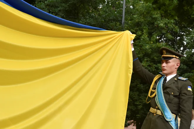 Korupcija sicer še vedno velja za enega največjih problemov v državi, ki si intenzivno prizadeva za vstop v Evropsko unijo. FOTO: Stringer Reuters
