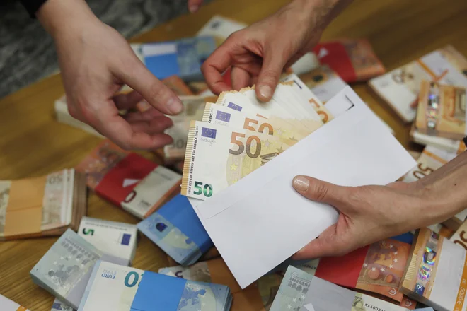 Rusujeva je sprejela ponudbo pogojne kazni, njen svak pa je dodal, da od nje prav nič ne zahteva in da zdaj res lepo skrbi zanj. FOTO: Leon Vidic/Delo